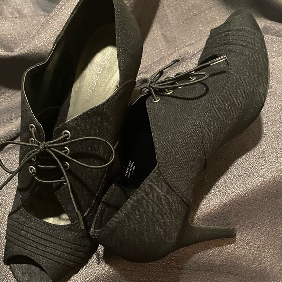 DRESS BLACKS PEEP TOE HEELS - Picture 1 of 6